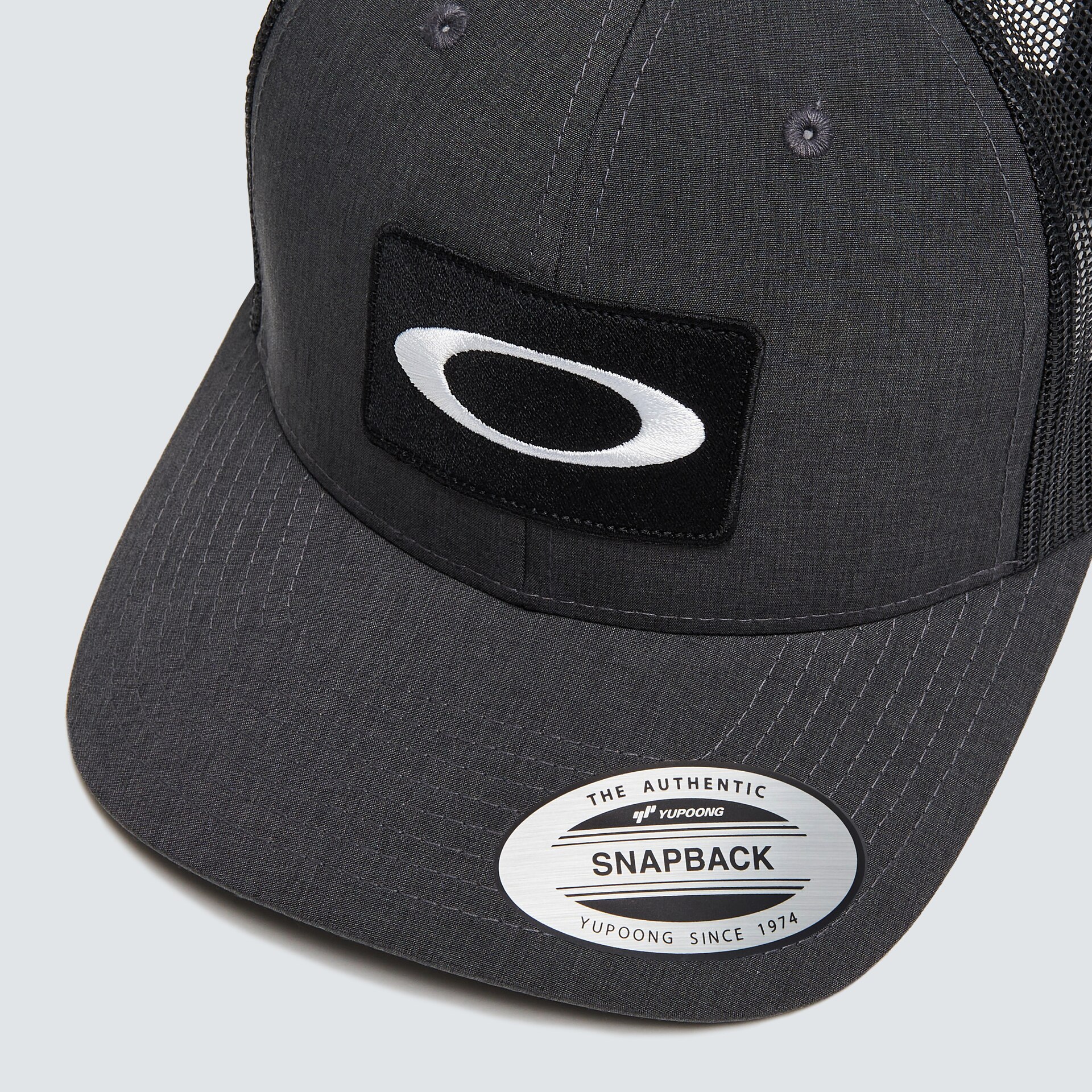 Oakley O Original Trucker Hat in Blackout Dark Heather | Oakley® US