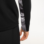 Slant Logo Print L/S Tee 8.0 - Blackout