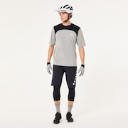 Free Ride Short - Blackout