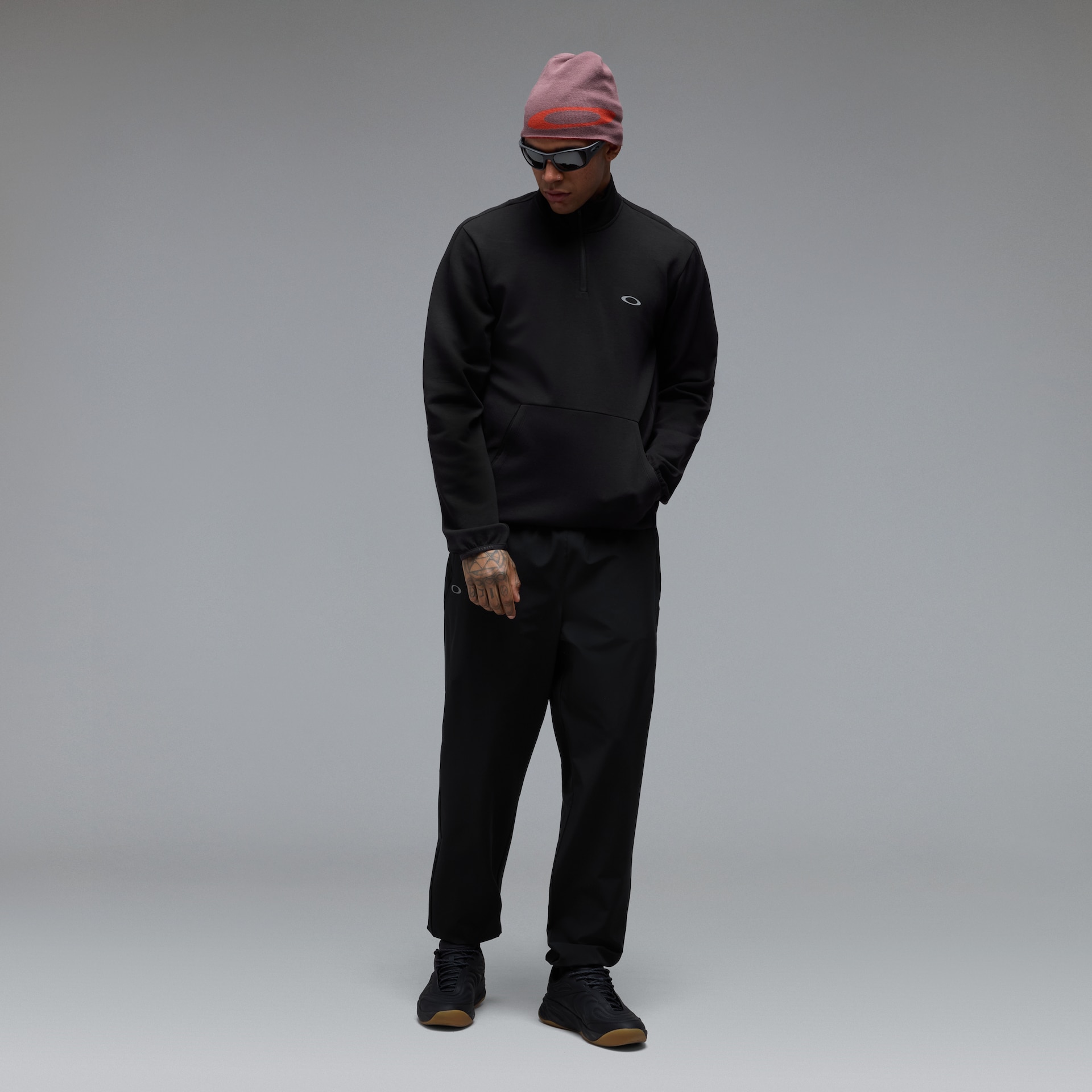 Oakley Edge Force Qtr Zip Sweatshirt In Black