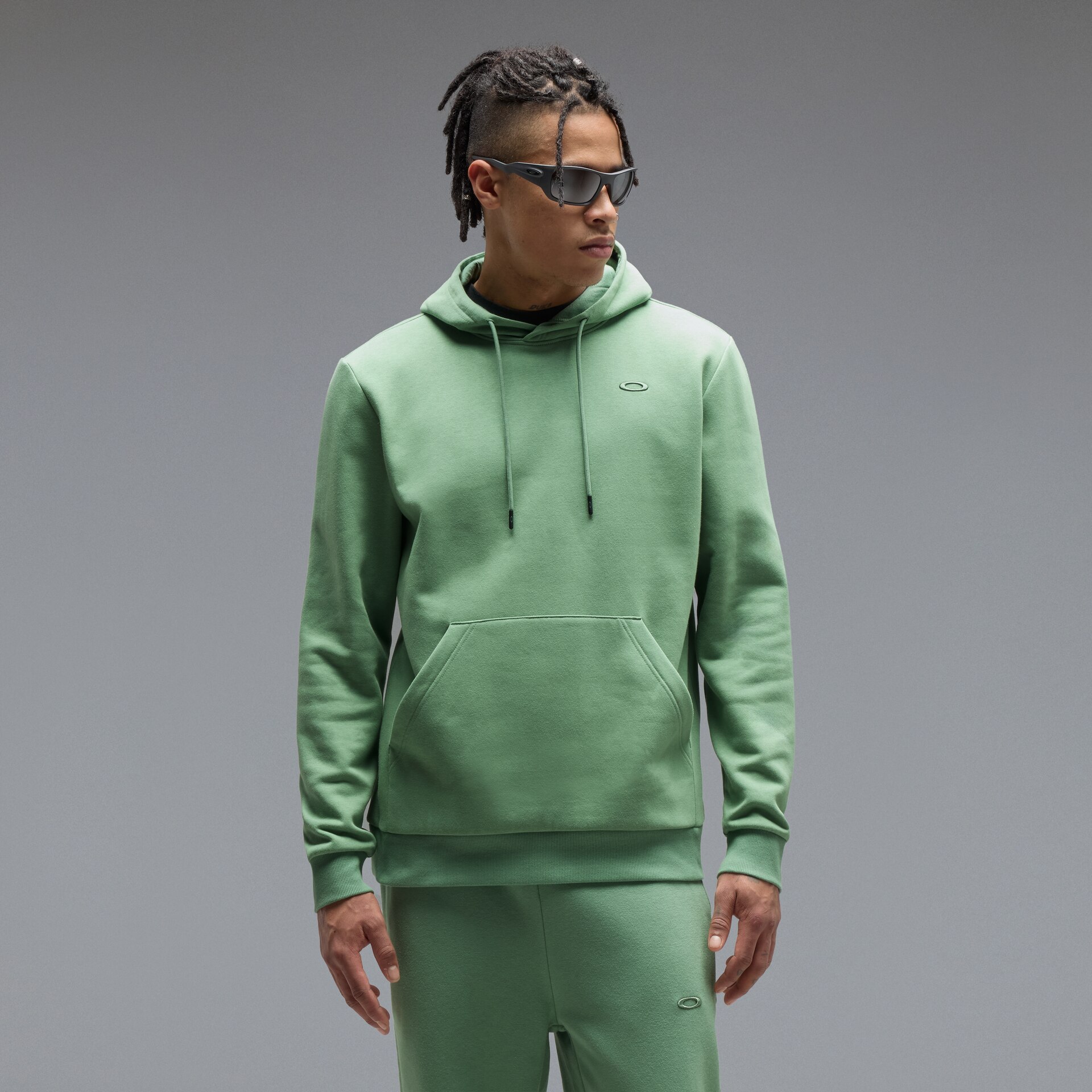 Oakley Relax Pullover Hoodie 2.0 in Frost | Oakley® US