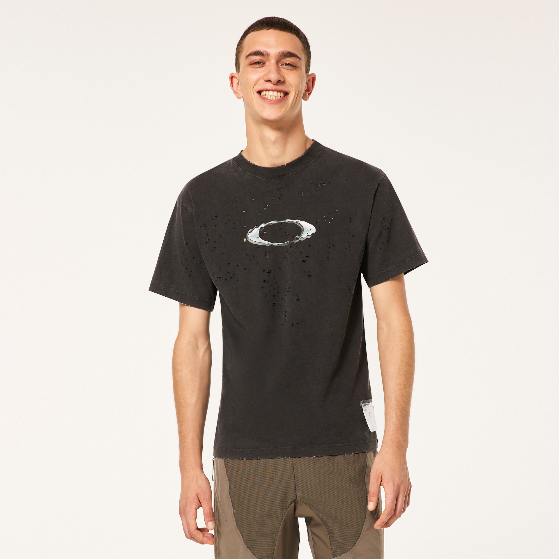 Oakley MothTech™ T-Shirt x Satisfy in Volcanic Ash | Oakley® EU