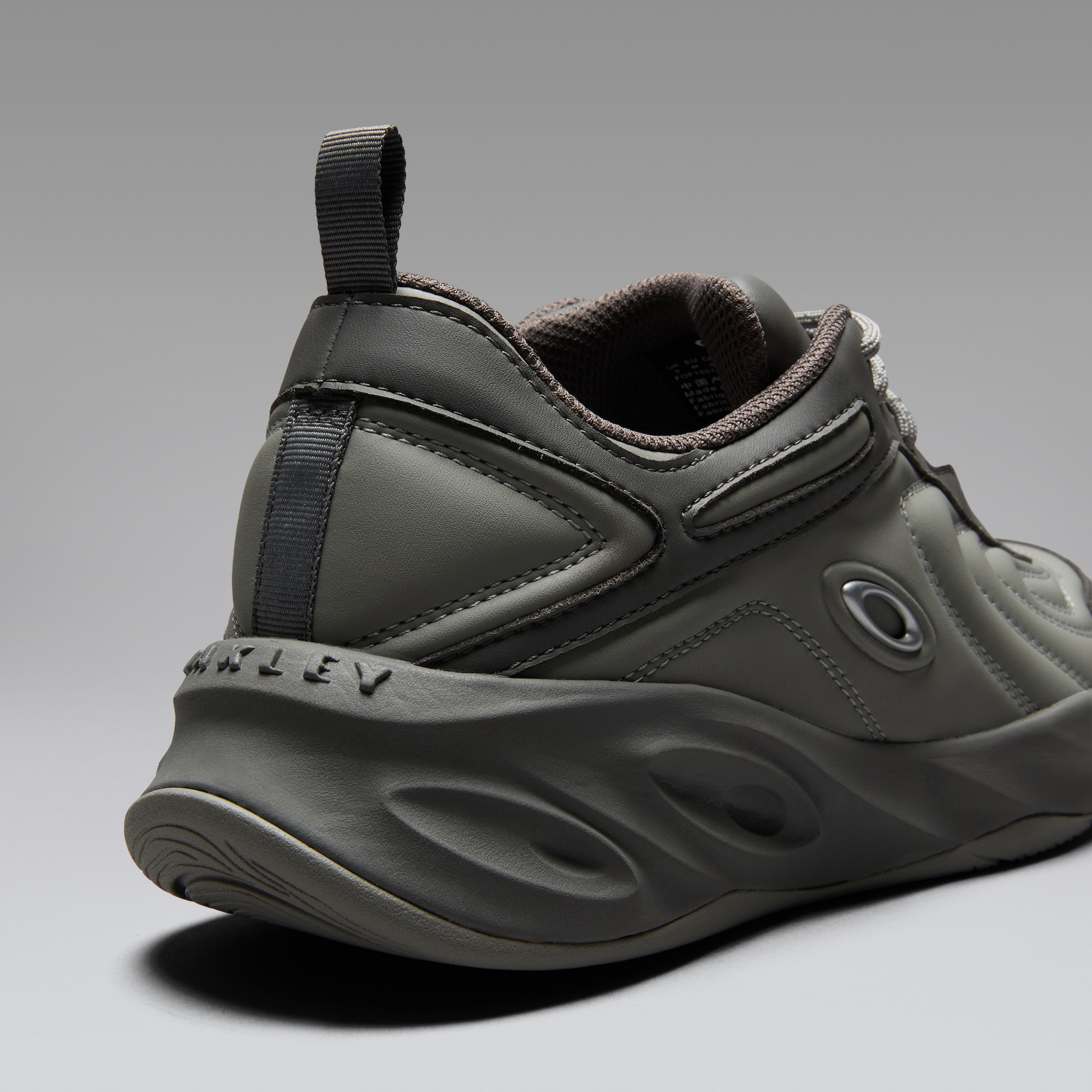 Oakley Strike Baseline in Granite Gray | Oakley® JP