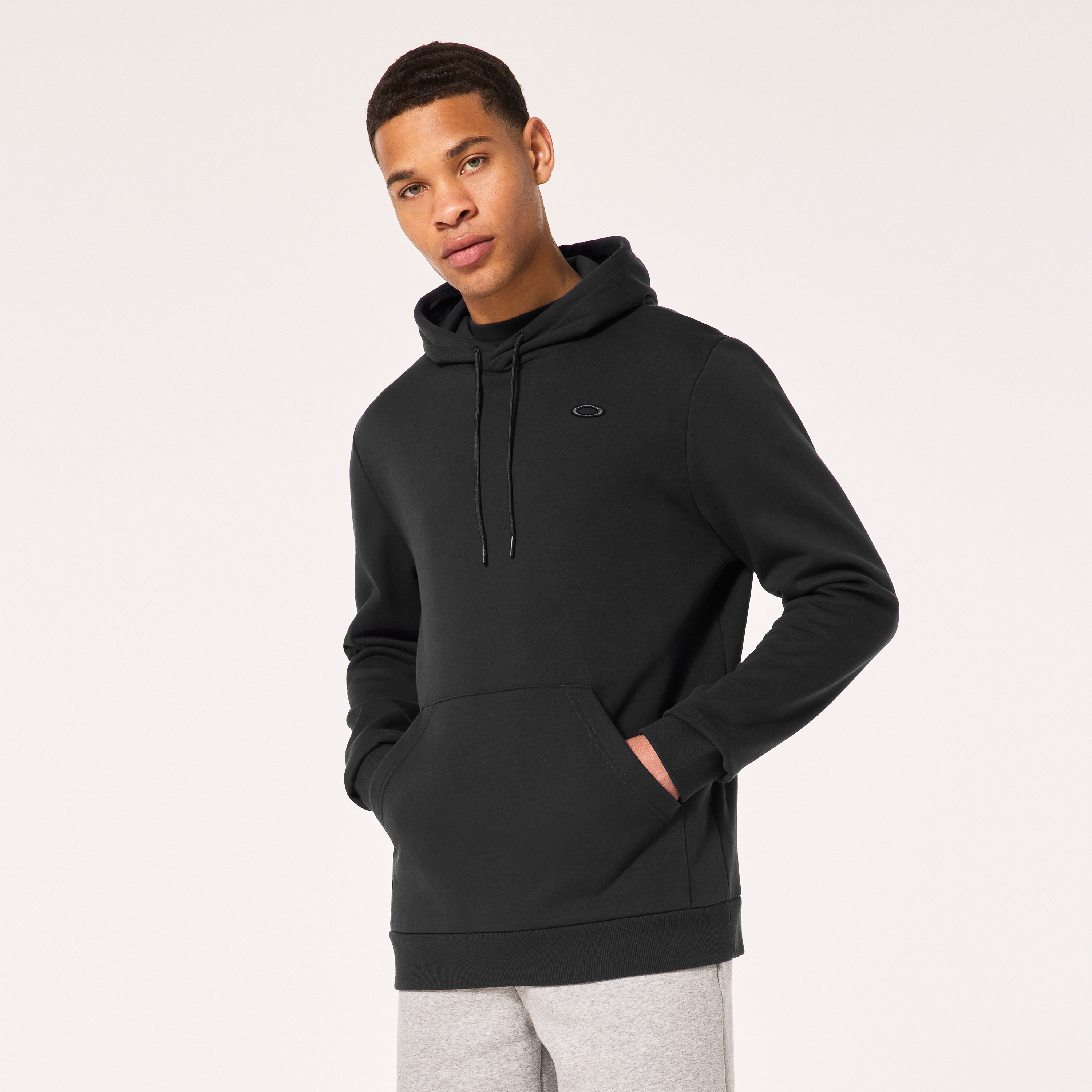 Oakley Relax Pullover Hoodie 2.0 in Blackout | Oakley® | Official