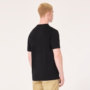 Kek Tee - Blackout