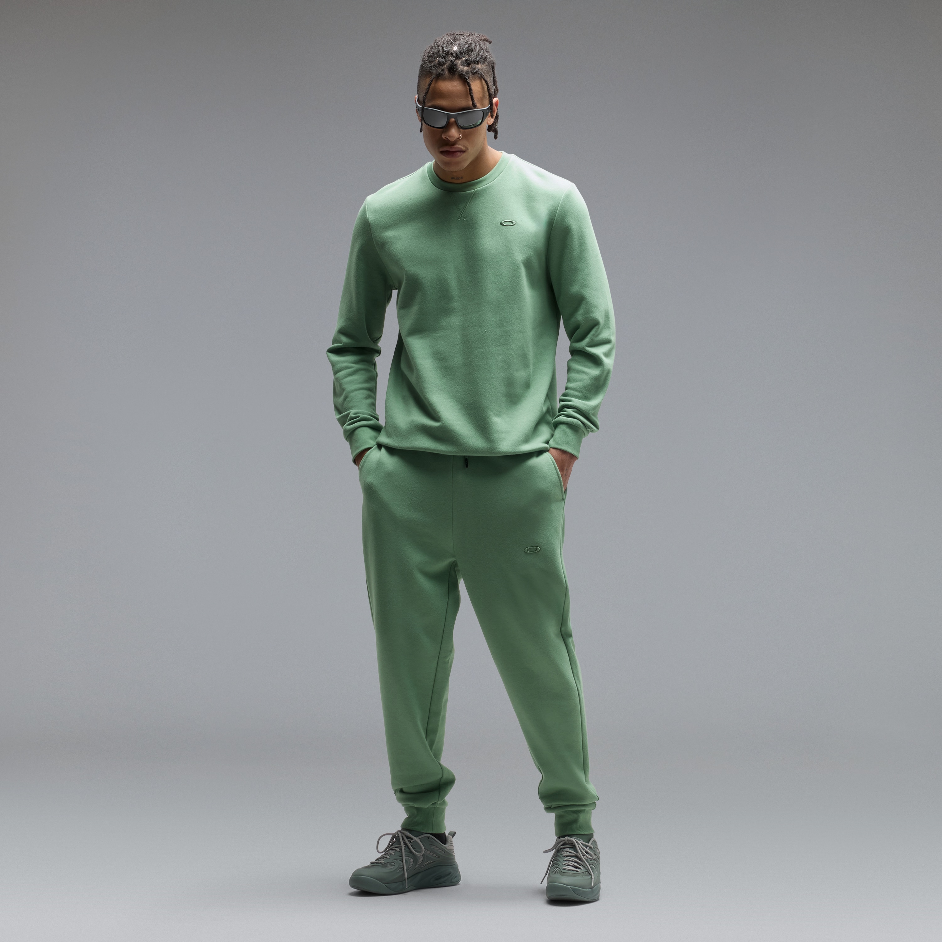 OAKLEY Crew Sweatshirt カーキ スウェット　M 短丈 Oakley Relax Crew Sweatshirt 2.0 in Nile Green | Oakley