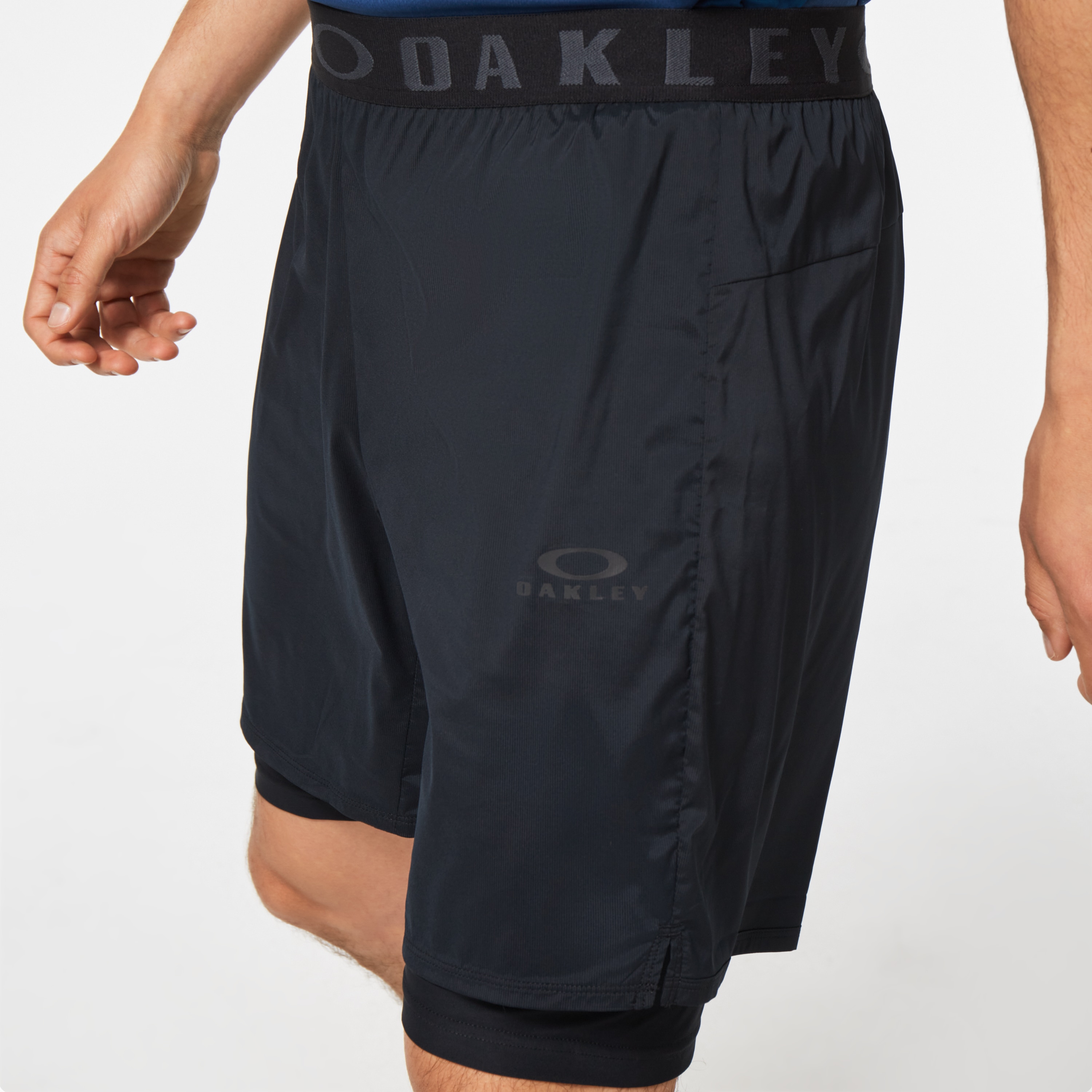 Oakley Compression Short 9 2.0 in Blackout | Oakley® US