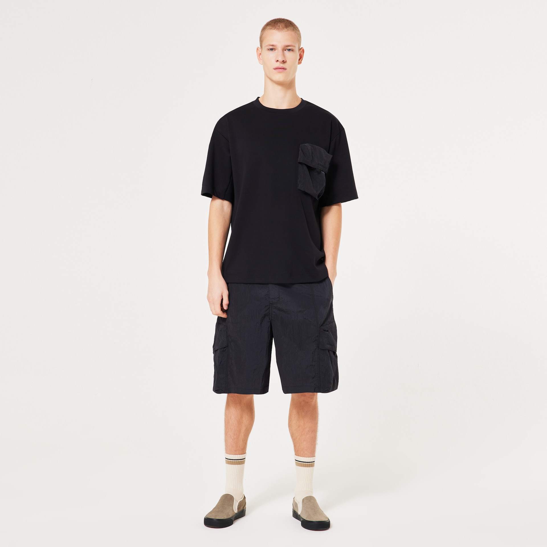 Oakley Reserve Cargo Short in Blackout | Oakley® US