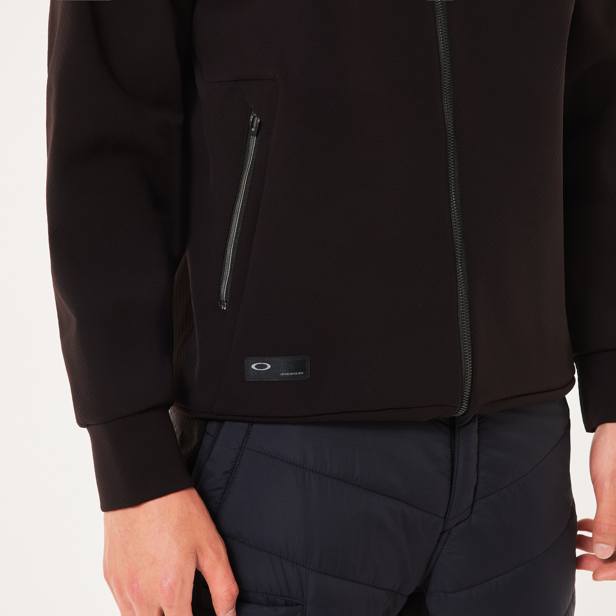 Oakley Skull Versatile Zip Hoodie 5.0 in Blackout | Oakley® JP