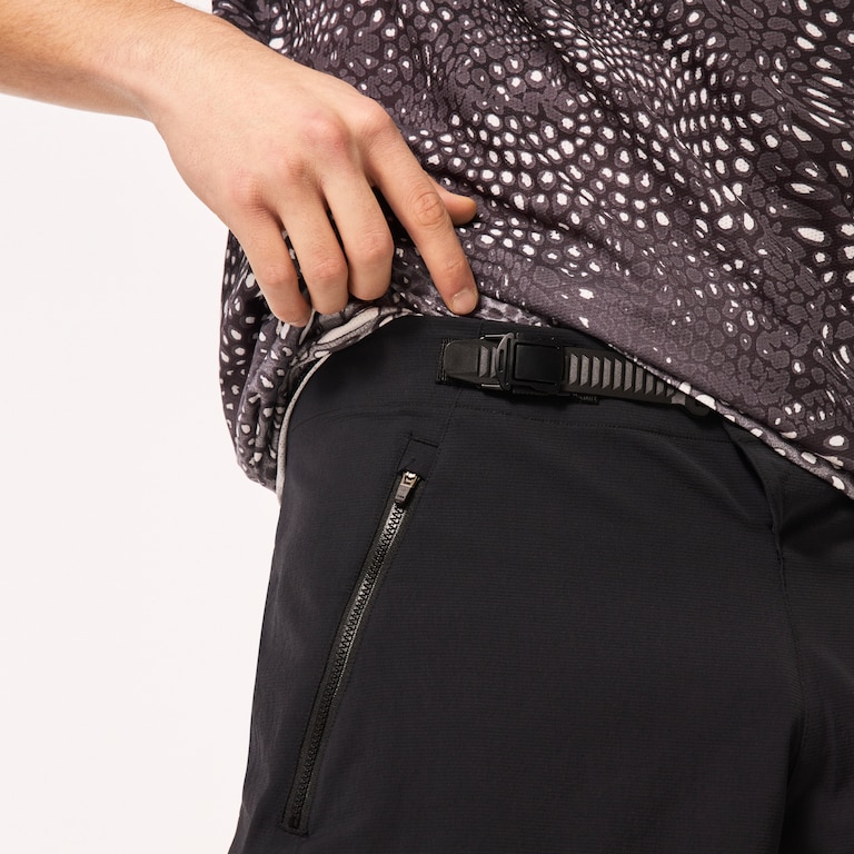 Maven Scrub Short - Black/Grey