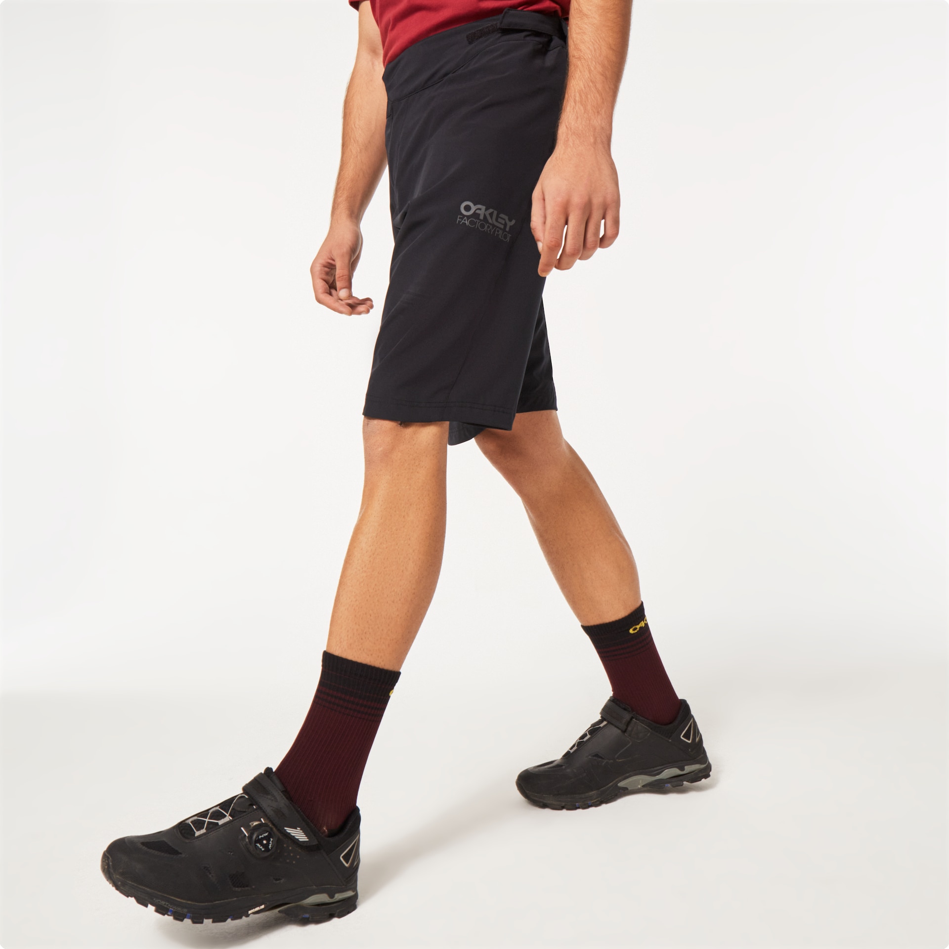 オークリー Factory Pilot Lite Short Blackout | オークリー公式