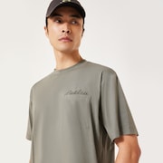 En New Retro Tee Foothill 2.0 - Surplus Green