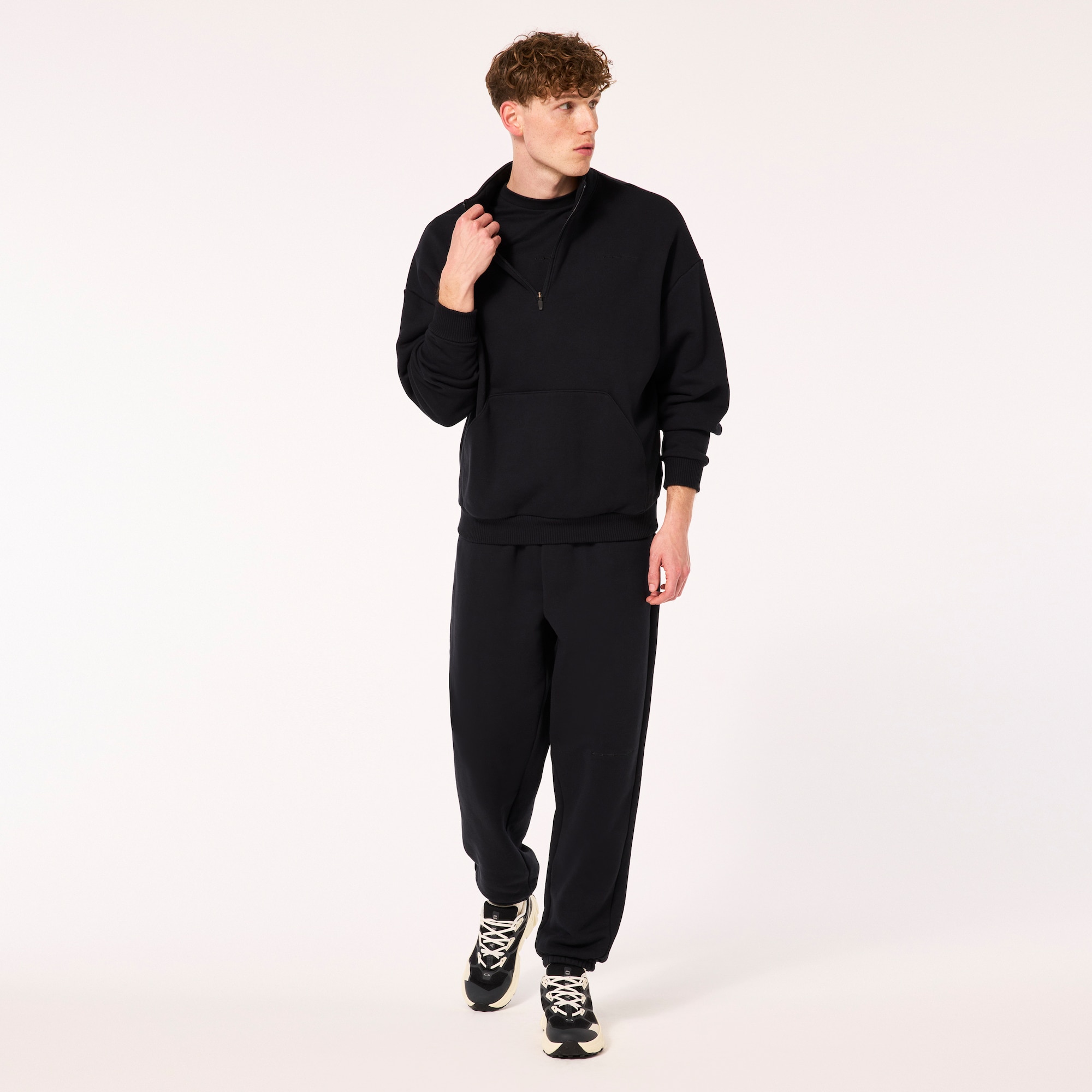 Oakley Soho 1/4 Zip Sweatshirt in Blackout | Oakley® US