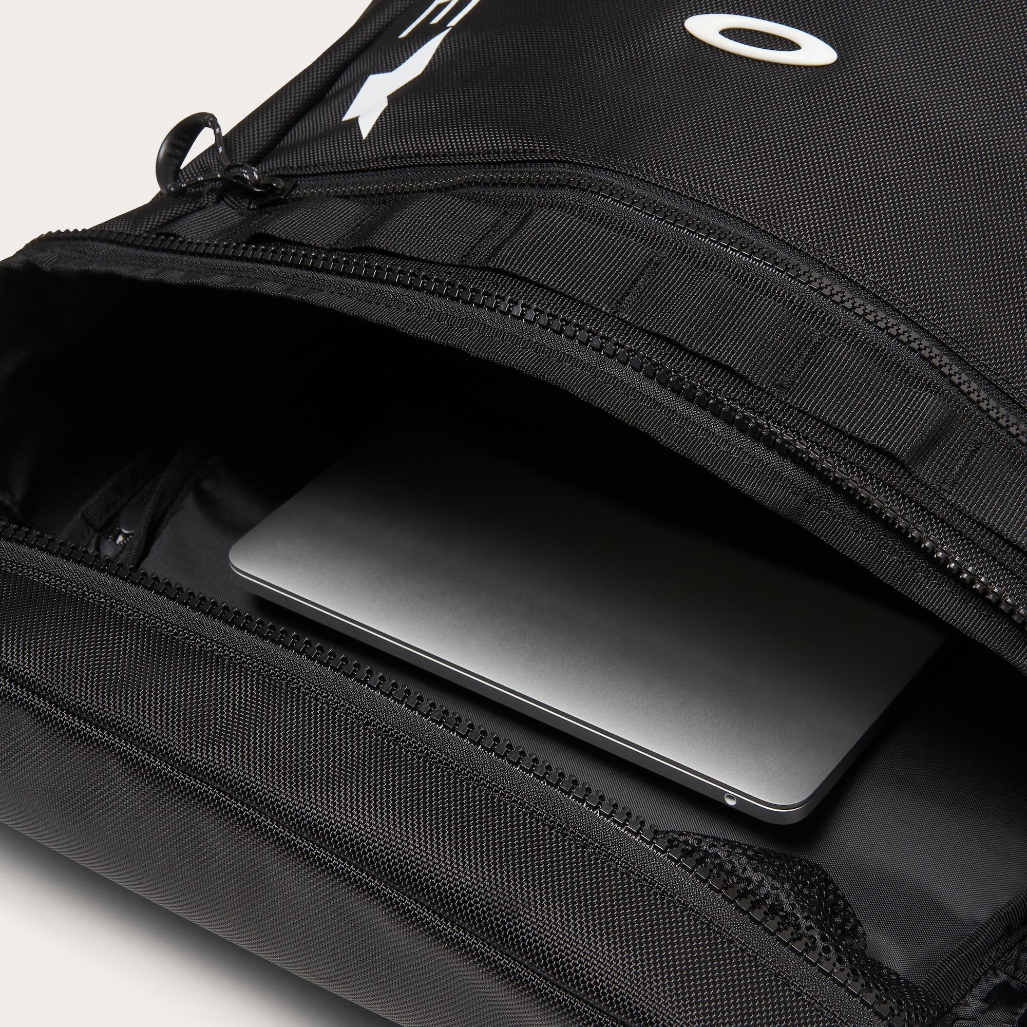 Oakley Enhance LT Boxpack Xl 8.0 Fw in Black/White | Oakley® JP