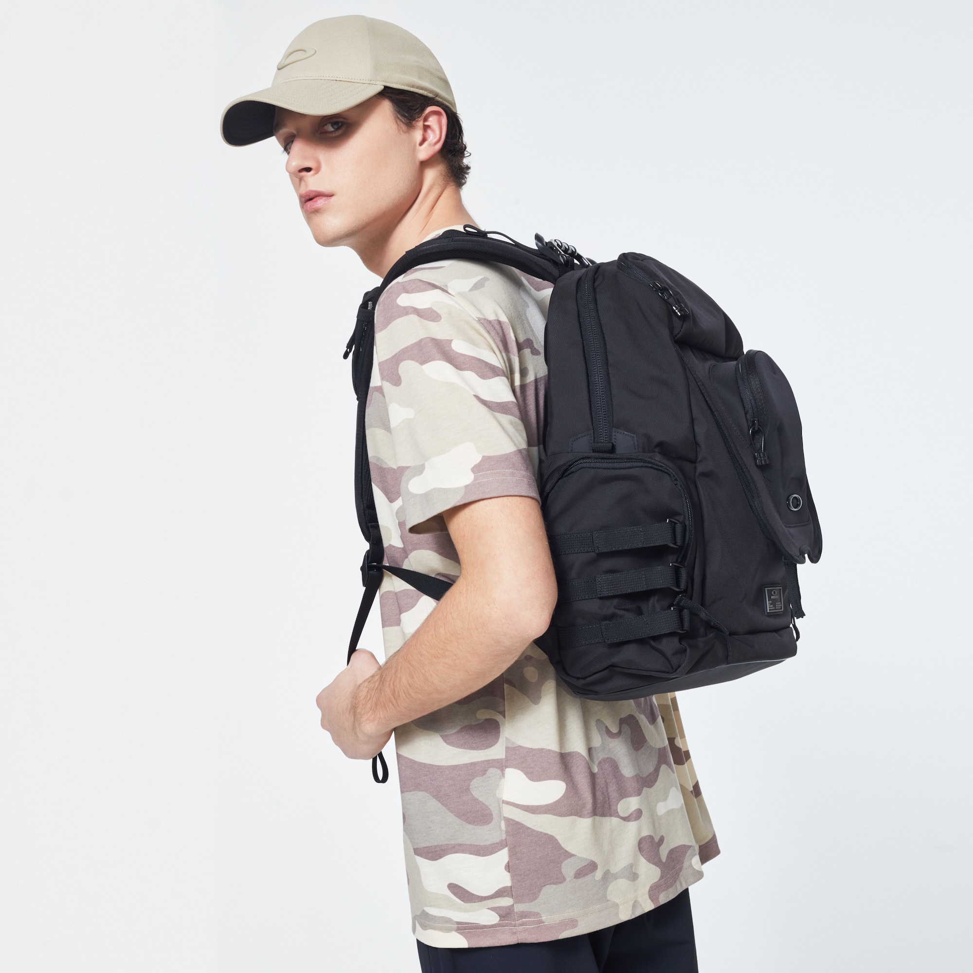 オークリー Icon Backpack 2.0 Blackout | オークリー公式ストア 日本
