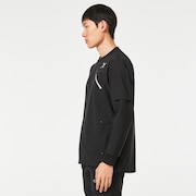 Skull Water Resistant Pullover - Blackout