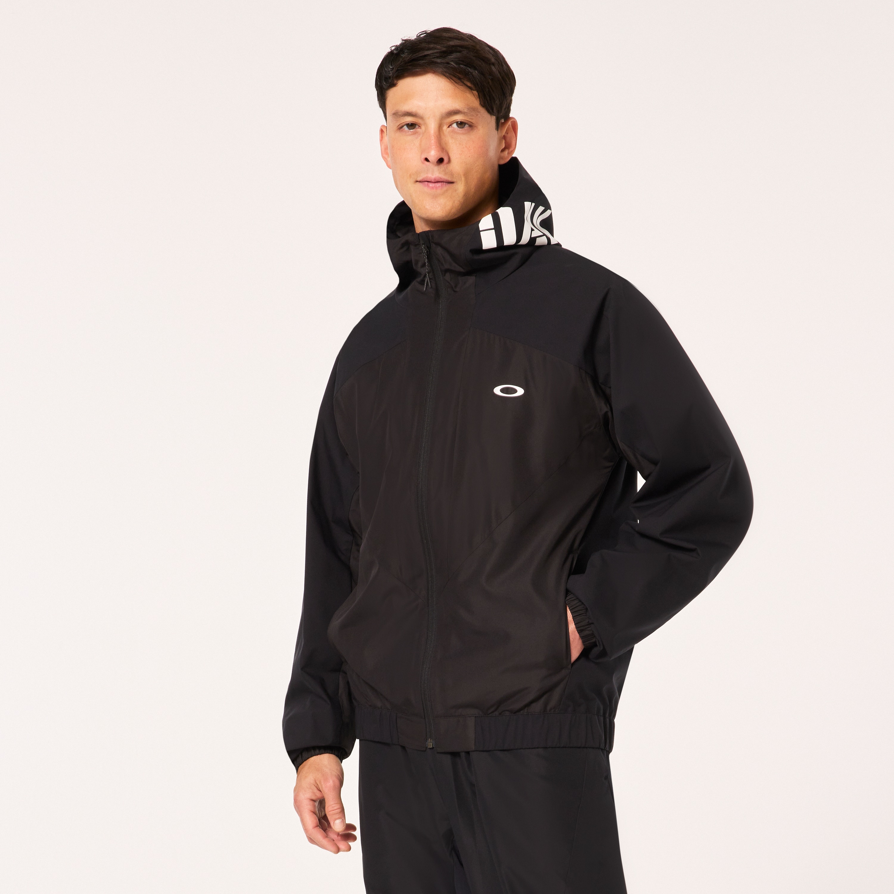 オークリー Enhance Wind Jacket 13.7 Blackout | オークリー公式