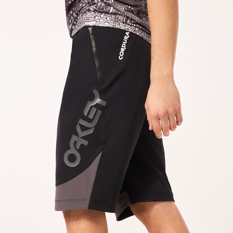 Maven Scrub Short - Black/Grey