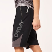 Maven Scrub Short - Black/Grey