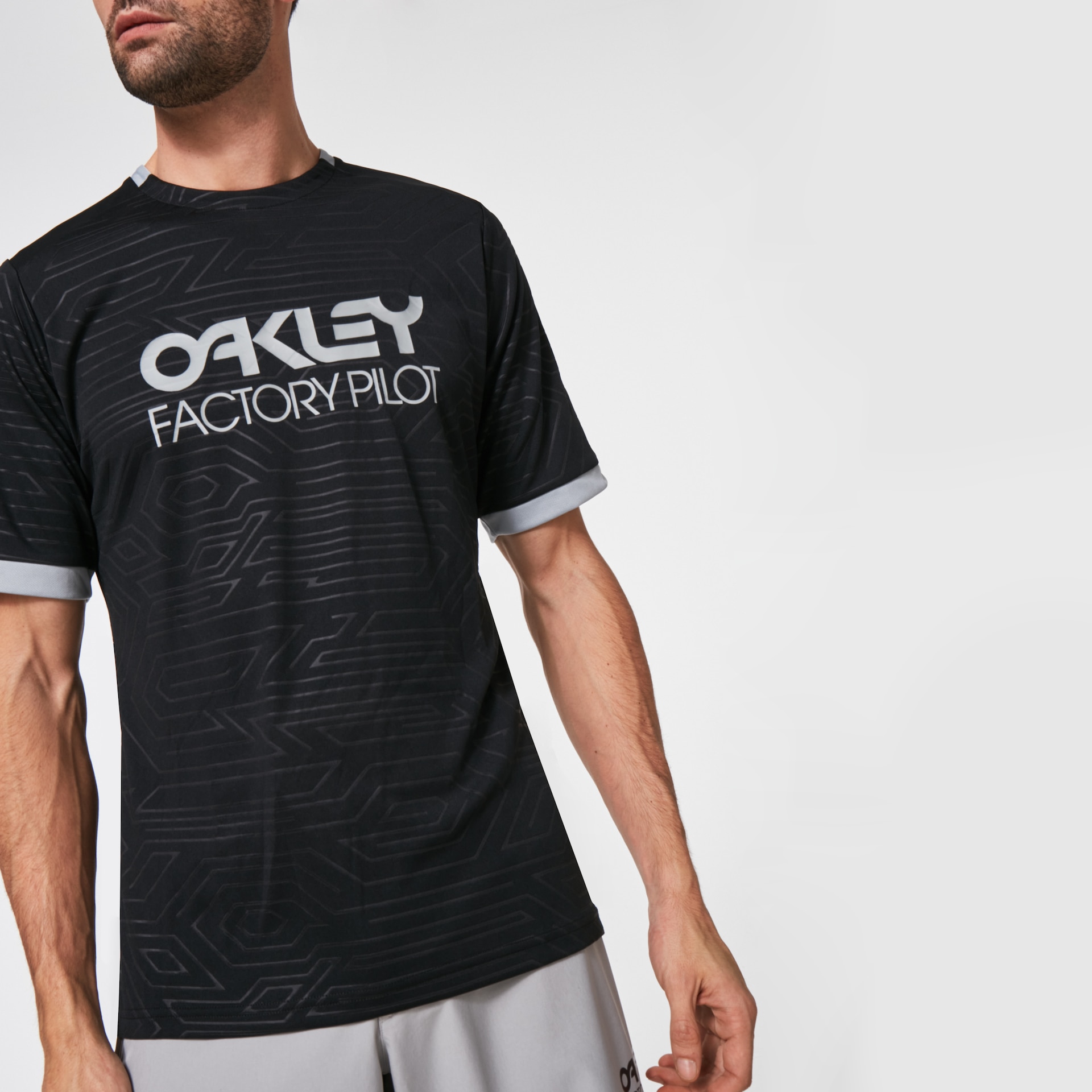 Oakley Pipeline Trail Tee em Blackout | Oakley® BR