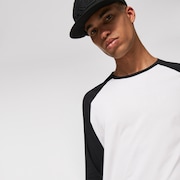 Relax Raglan 3/4 Tee - Off White/Black
