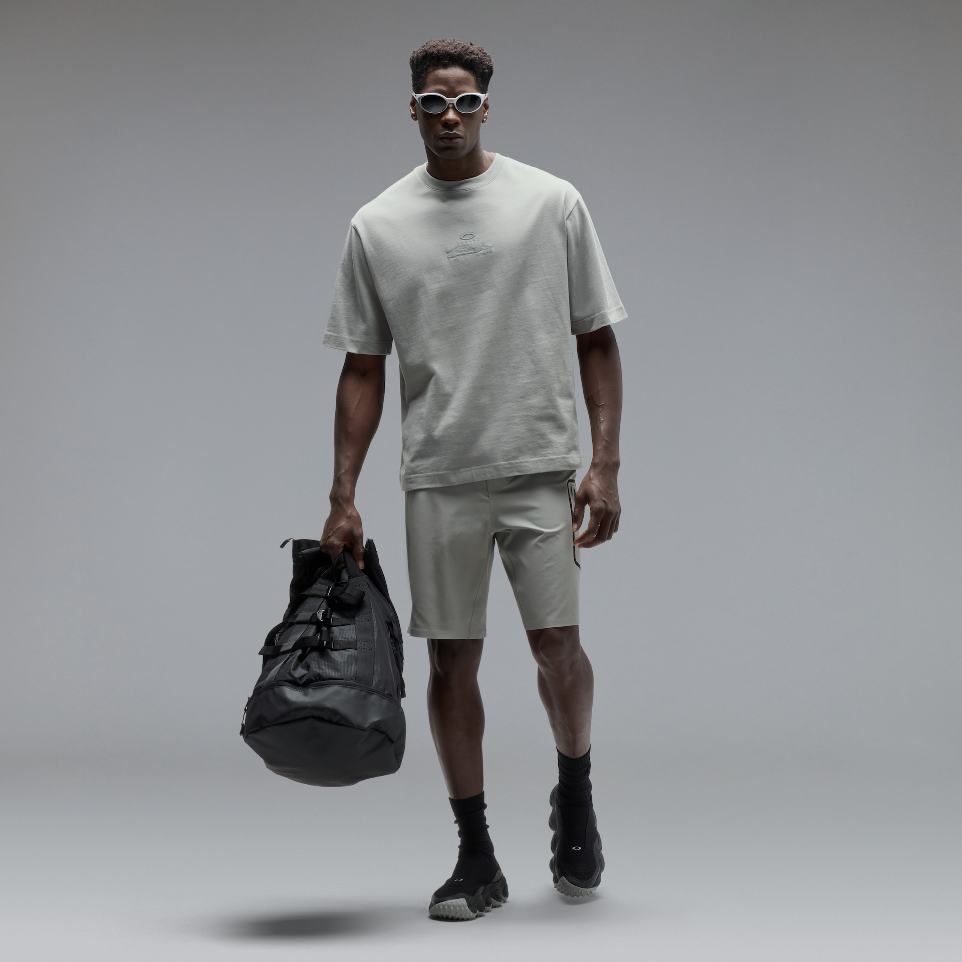 Oakley Mtn Ridge Embroidered Tee in Cement | Oakley® US