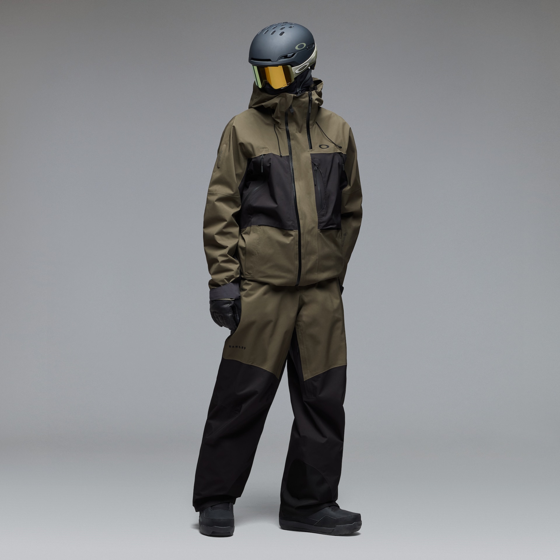 Oakley Baldface Gore-Tex Jacket in Deep Olive/Pitch Black | Oakley® JP
