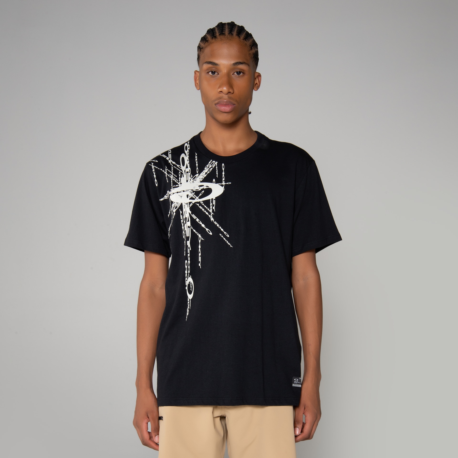 Oakley Camiseta Iconic Stretch Logo em Blackout | Oakley® BR
