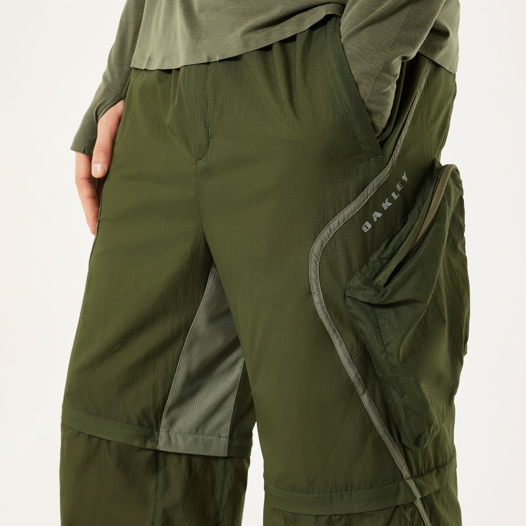 Oakley Latitude Flight Cargo Pant in Army Green | Oakley® US