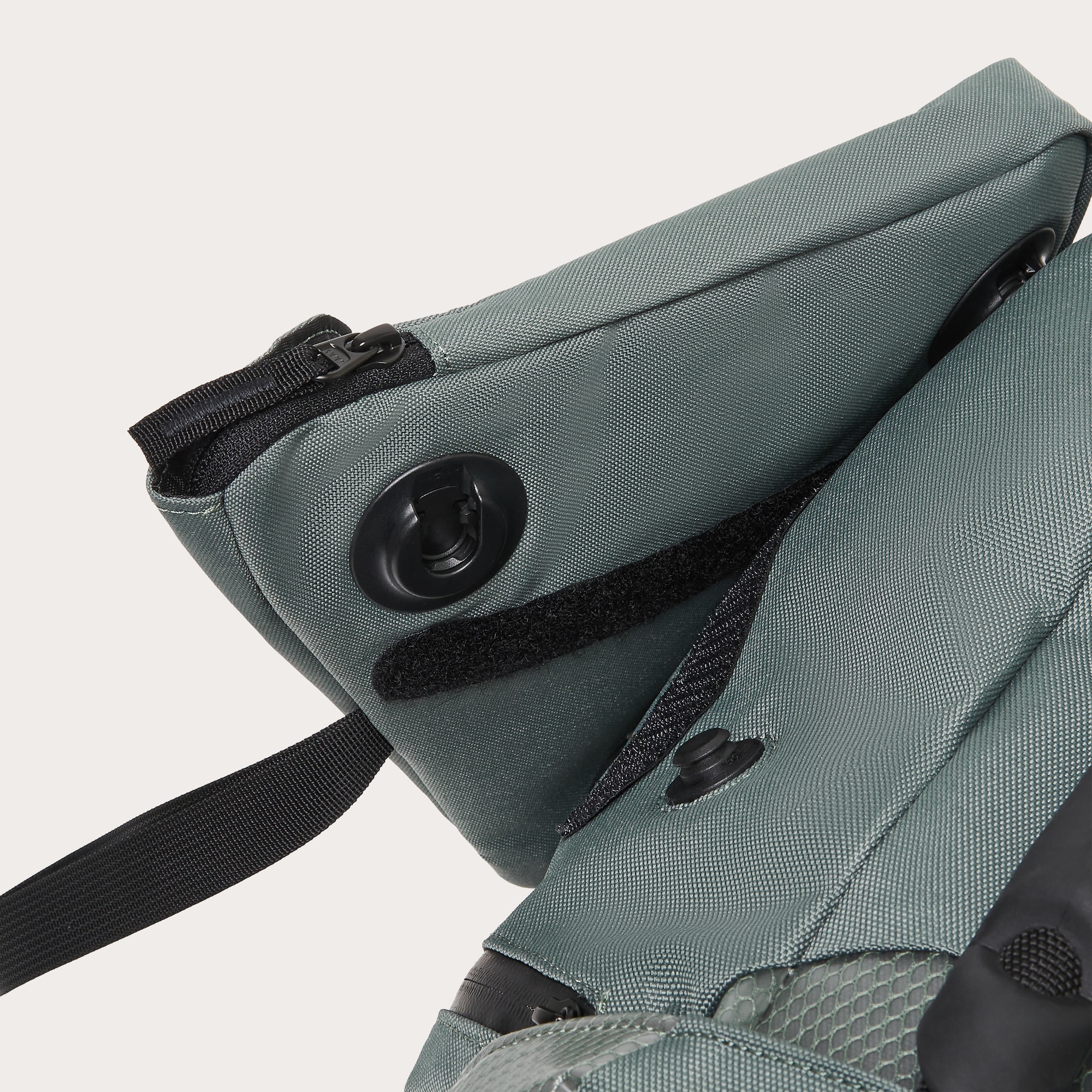 Oakley Latitude Flex Pack in Surplus Green | Oakley® JP