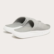 Studio Slide - Cement