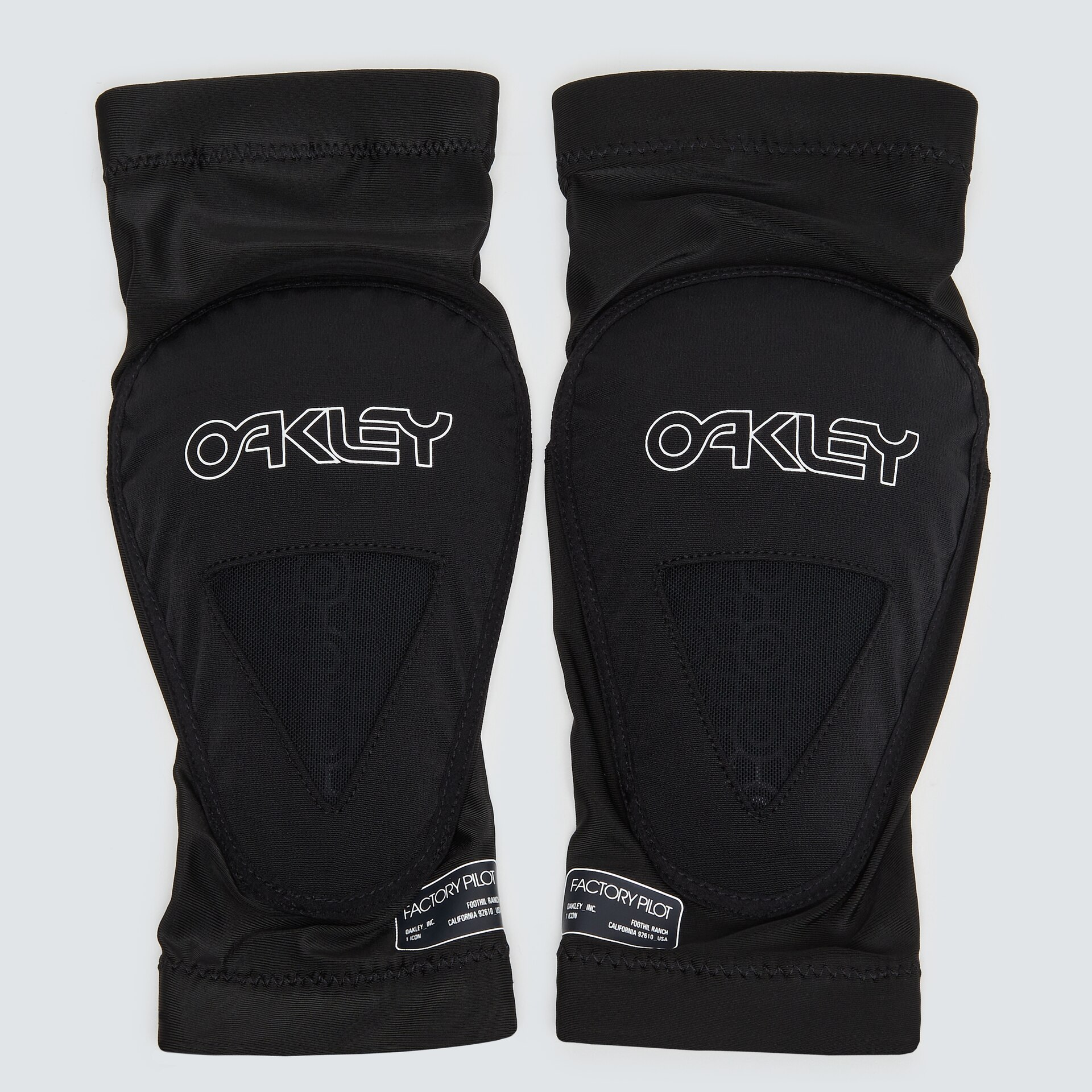 Oakley All Mountain Rz Labs Knee Grd in Blackout | Oakley® US
