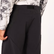 Latitude Arc Short - Blackout