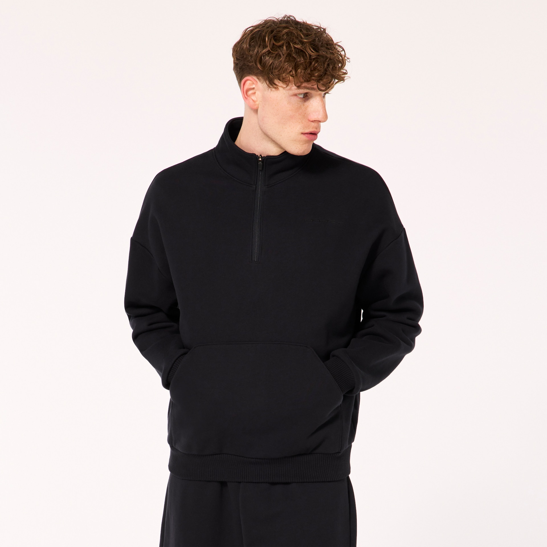 Oakley Soho 1/4 Zip Sweatshirt in Blackout | Oakley® US