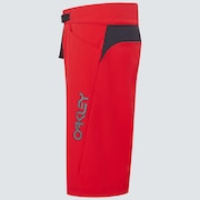 Seeker '75  Short - Red Line