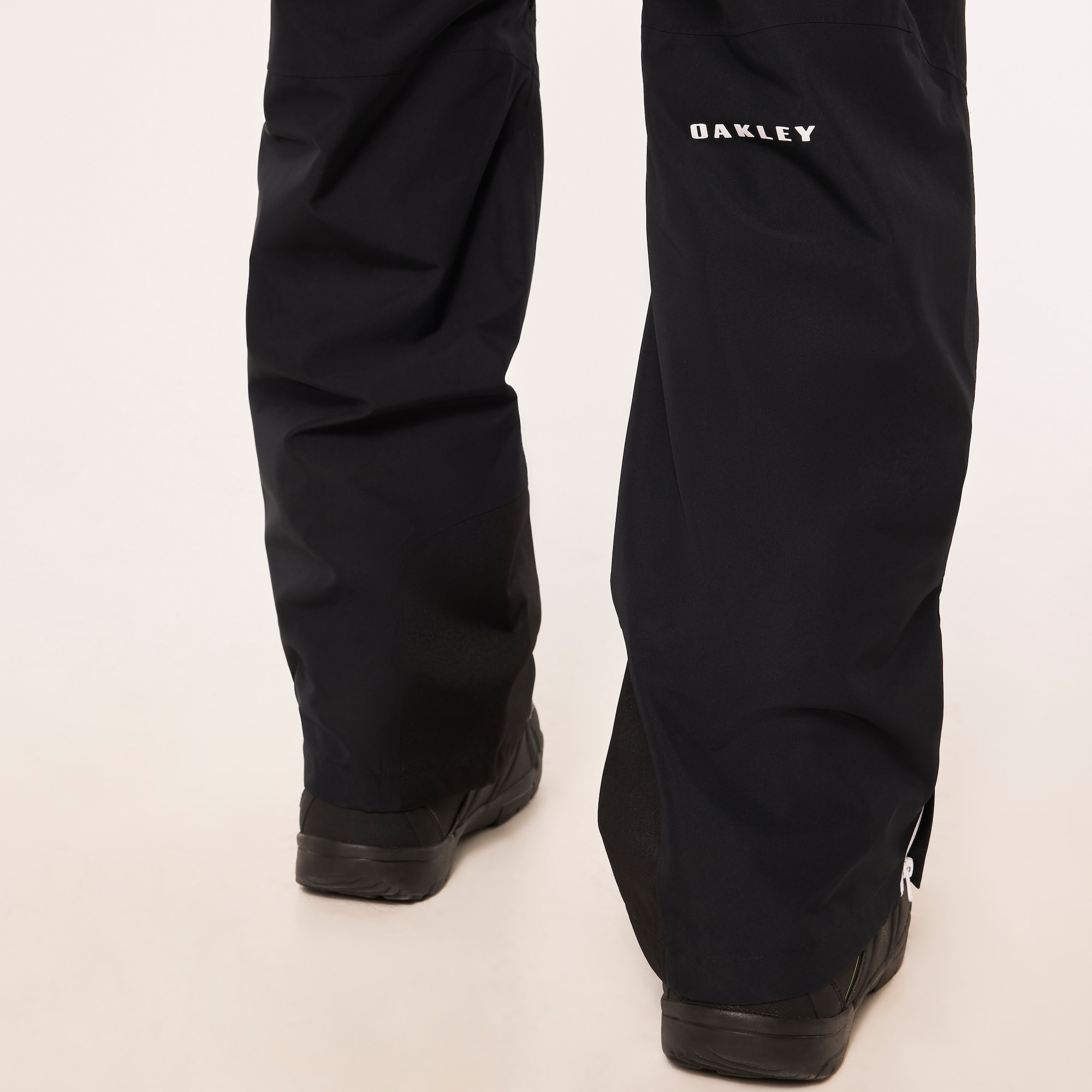 Oakley Unbound Gore-Tex Shell Pant in Blackout | Oakley® US