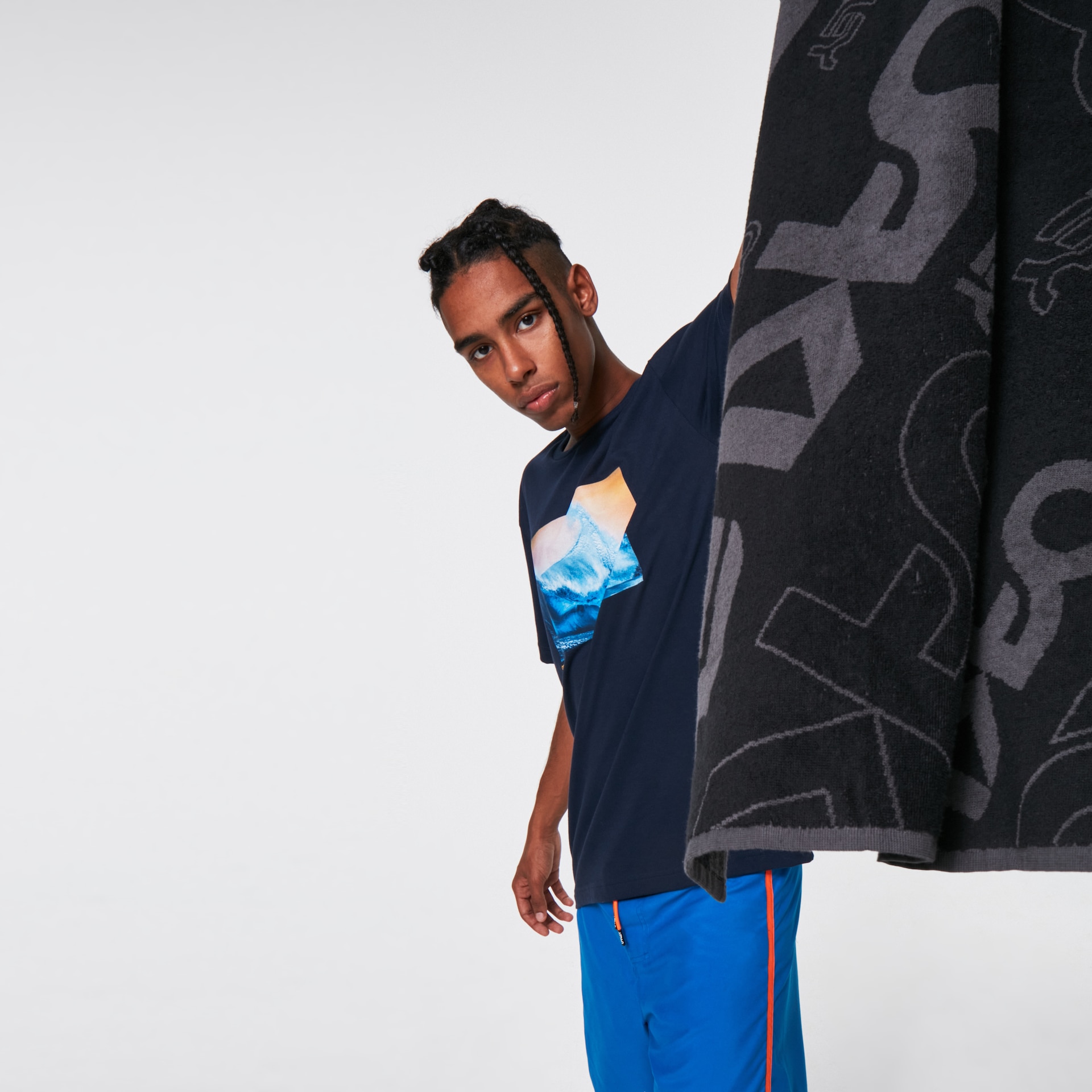 Oakley Solid Crest 19 Boardshort in Ozone | Oakley® US