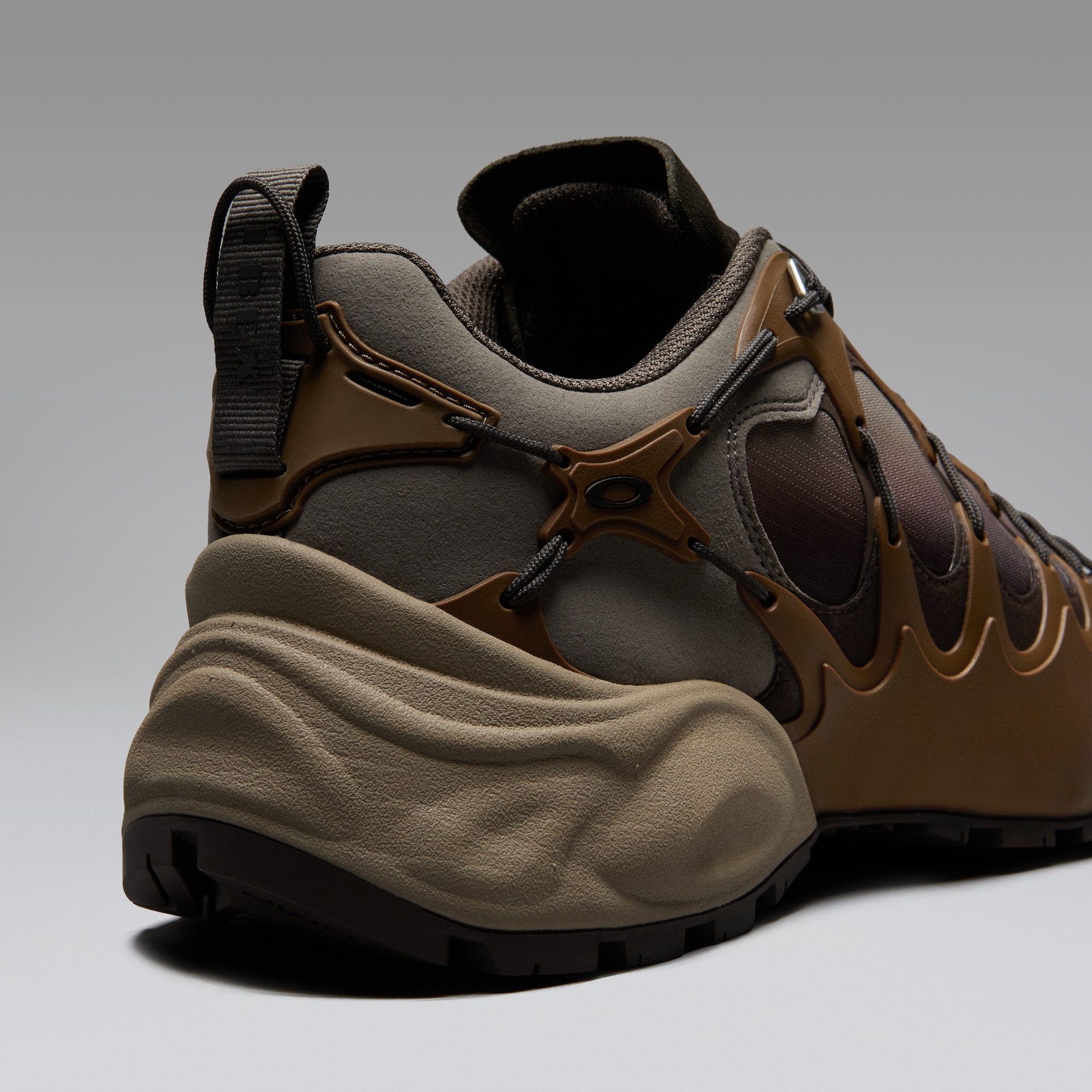 Oakley Factory Team Ibex in Coffee | Oakley® JP