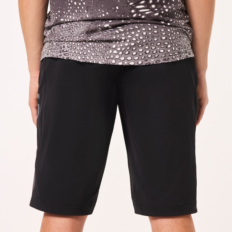 Maven Scrub Short - Black/Grey