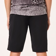 Maven Scrub Short - Black/Grey