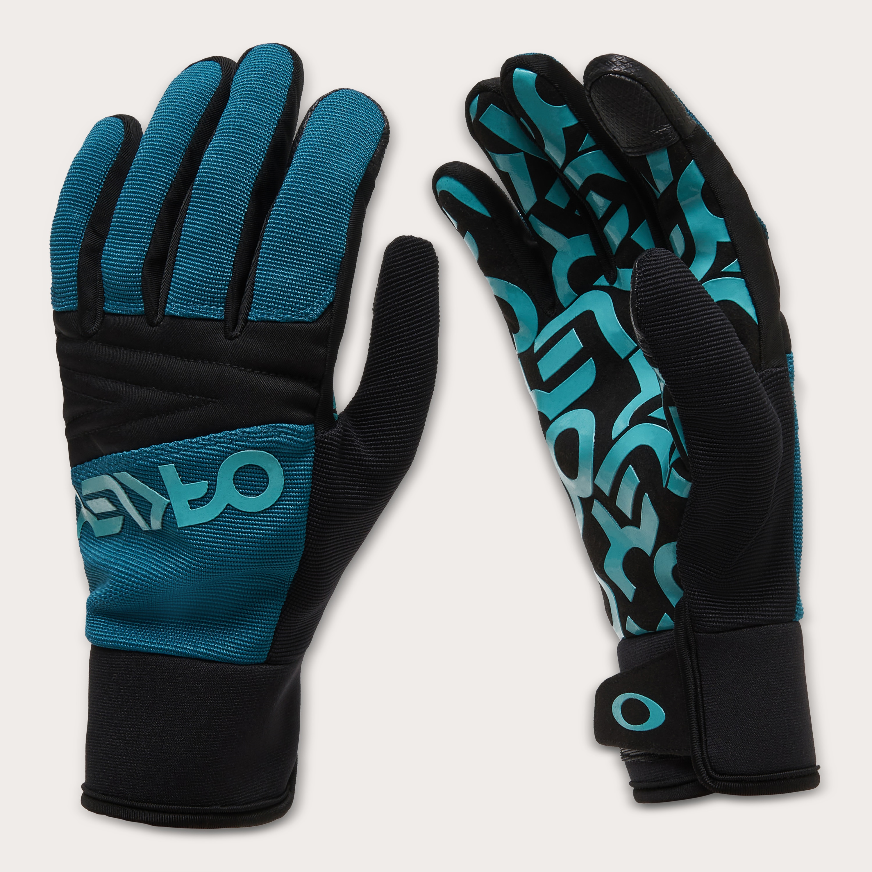 Oakley Factory Pilot Core Glove in Blackout | Oakley® US