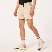 Latitude 18" Short - Humus