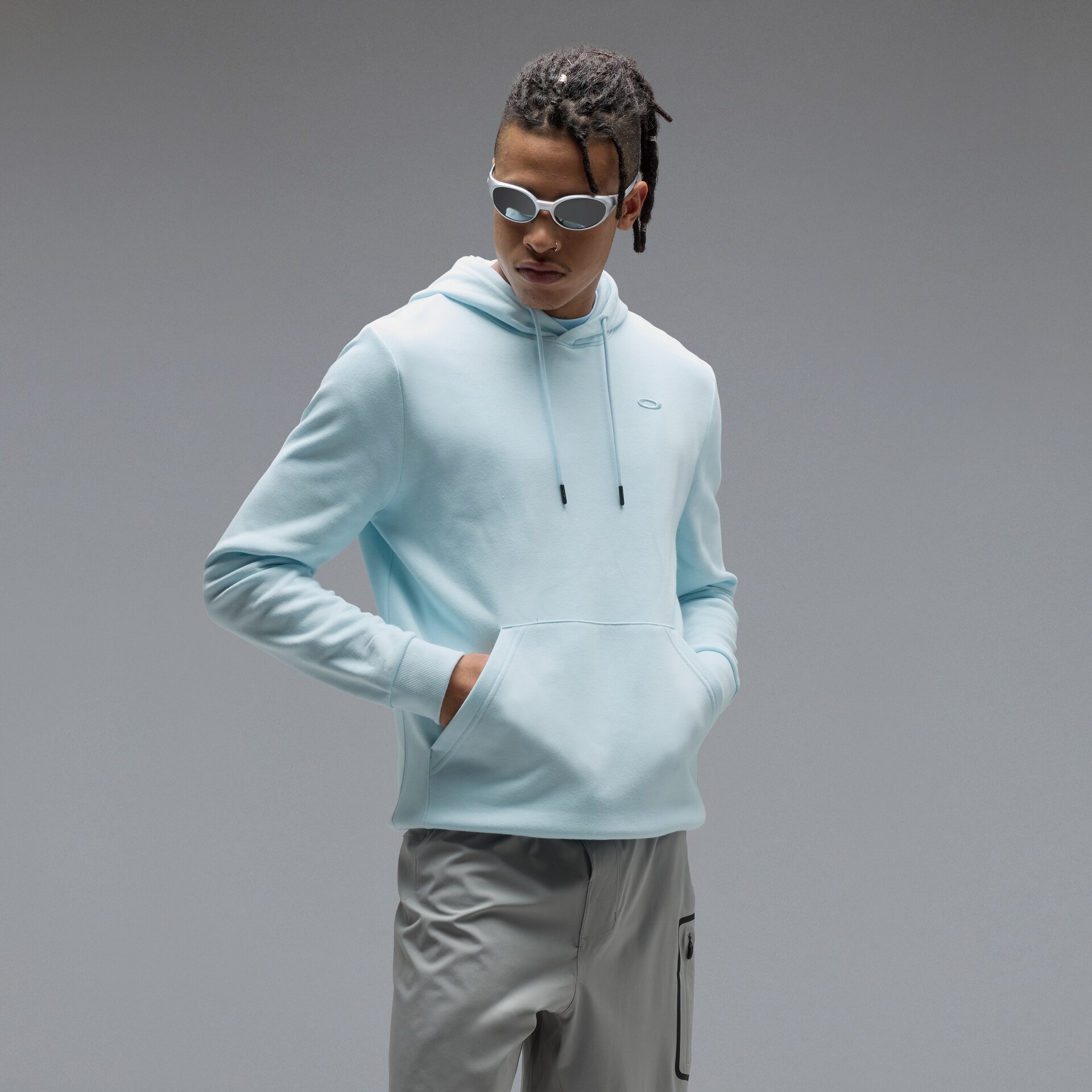 Oakley Relax Pullover Hoodie 2.0 in Frost | Oakley® US