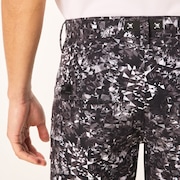 Skull Bloom Quartz Shorts - Black Print