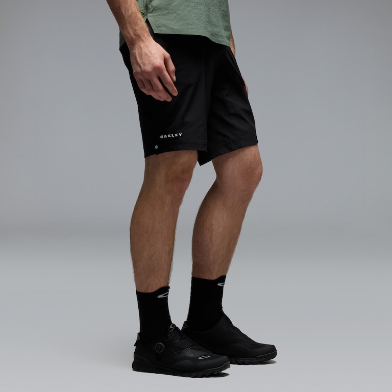 Seeker Whip Lined Short - Pitch Black