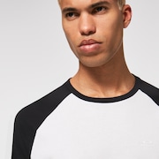 Relax Raglan 3/4 Tee - Off White/Black