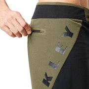 Floater Angle Block 18 Inches - Blackout