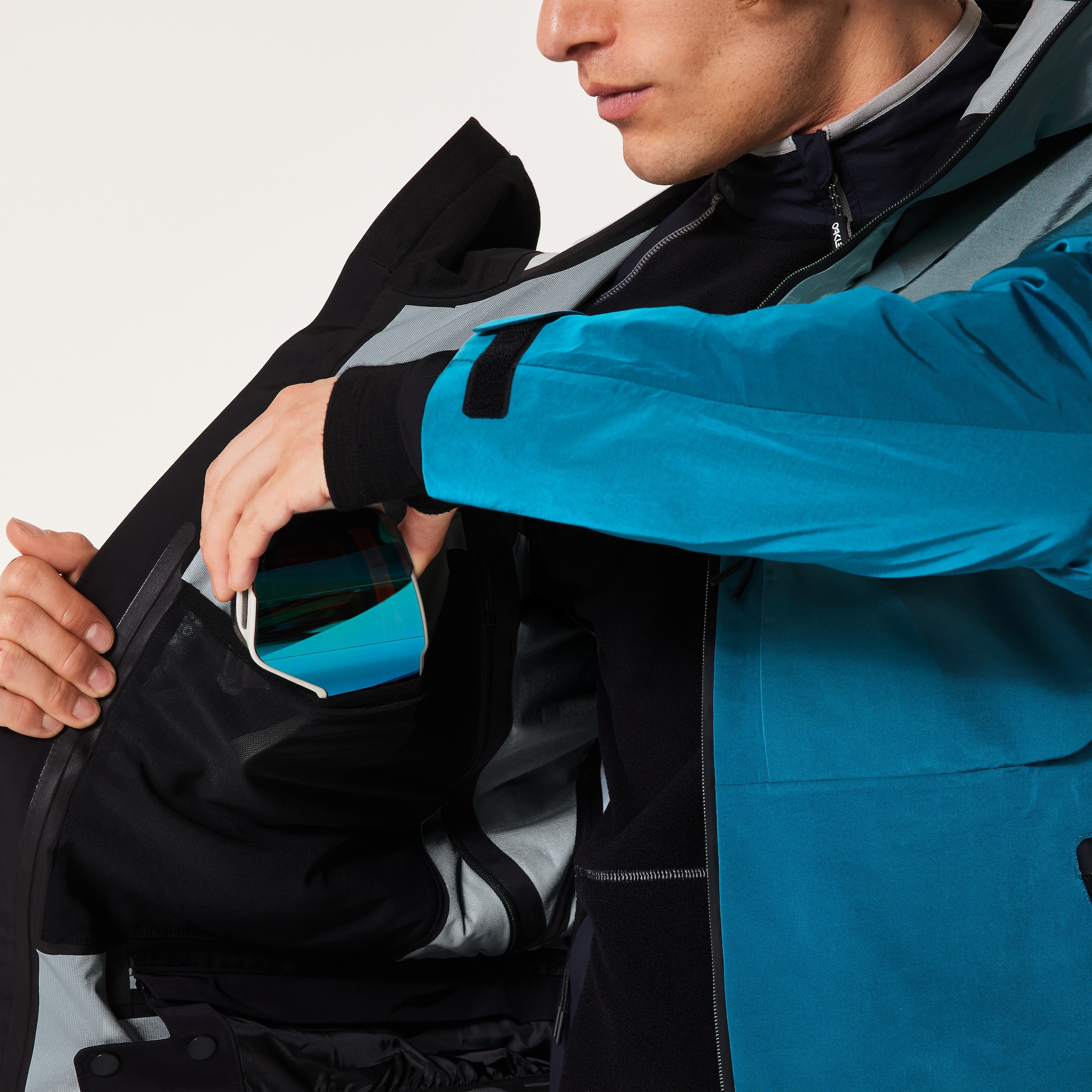 Oakley Airwave Utility Shell Jacket in New Balsam | Oakley® GB