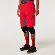 Seeker '75  Short - Red Line