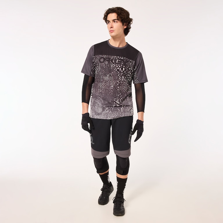 Maven Scrub Short - Black/Grey